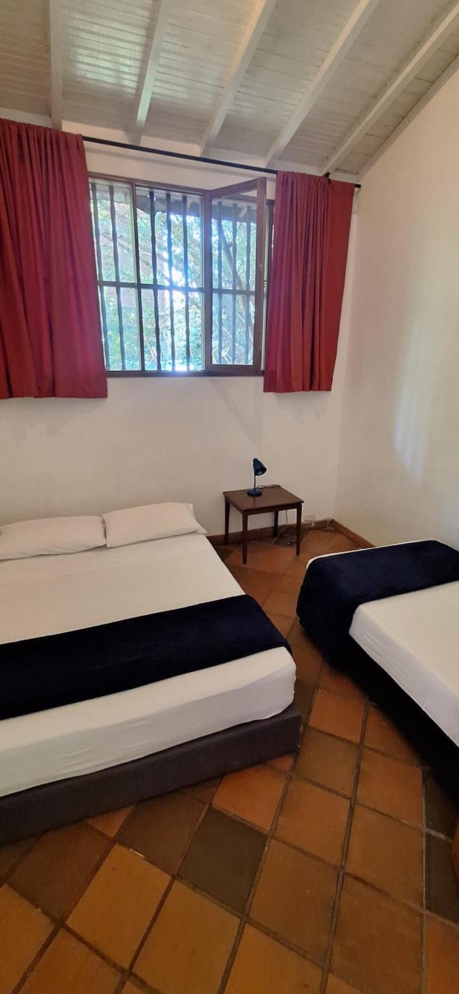 Yolo Hostel Меделин Екстериор снимка